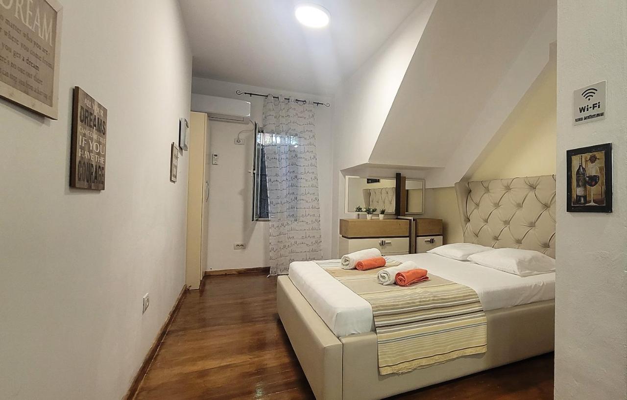 Studenti Studio'S Apartment ติรานา ภายนอก รูปภาพ